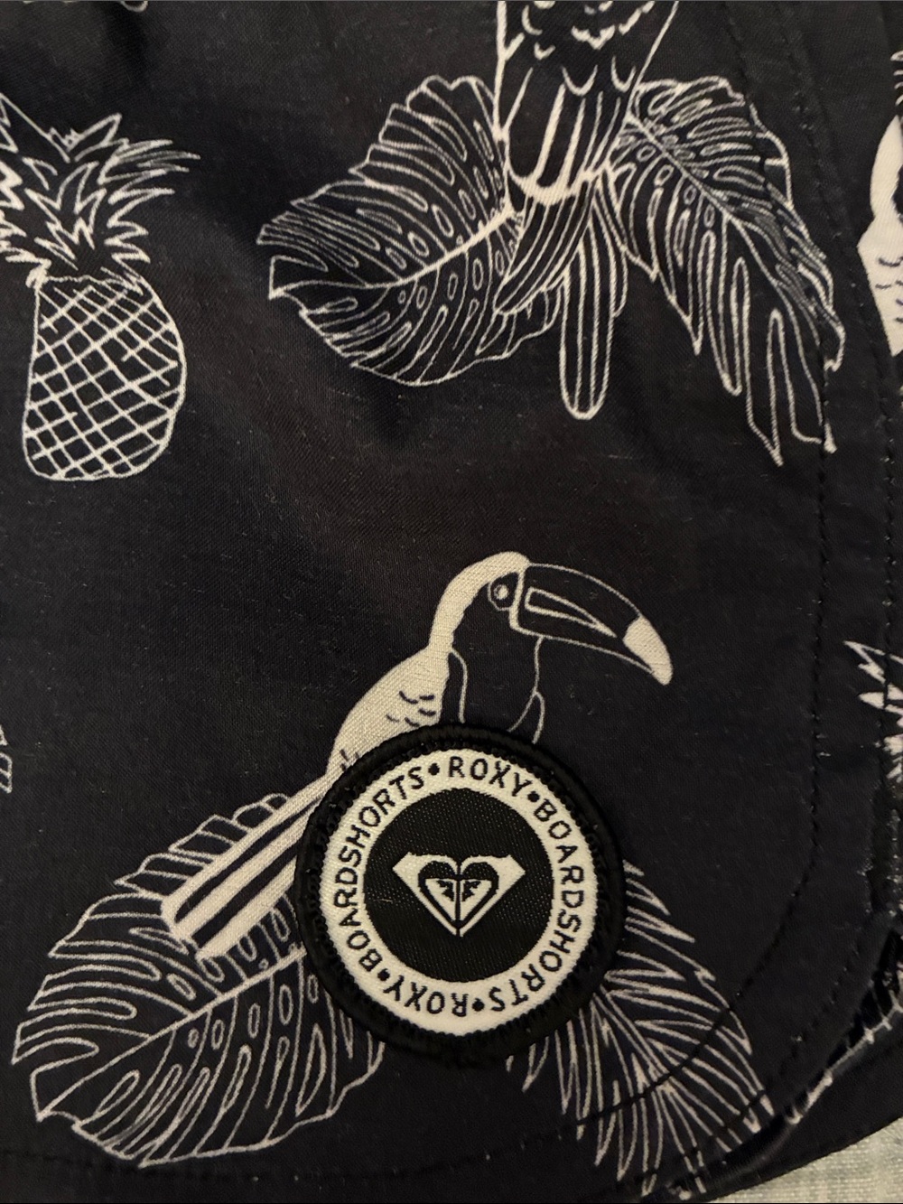 Roxy tropical print board shorts black and white Juniors size small - Picture 5 of 5